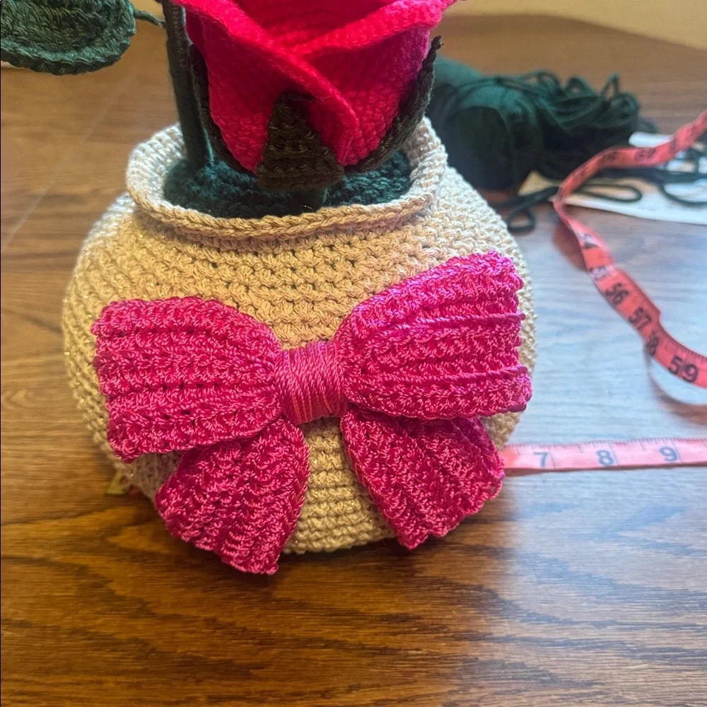 Handcrafted Pink Rose Crochet Vase‎